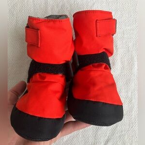 MEC Mountain Equipment Company red black toaster booties toddler boots Medium